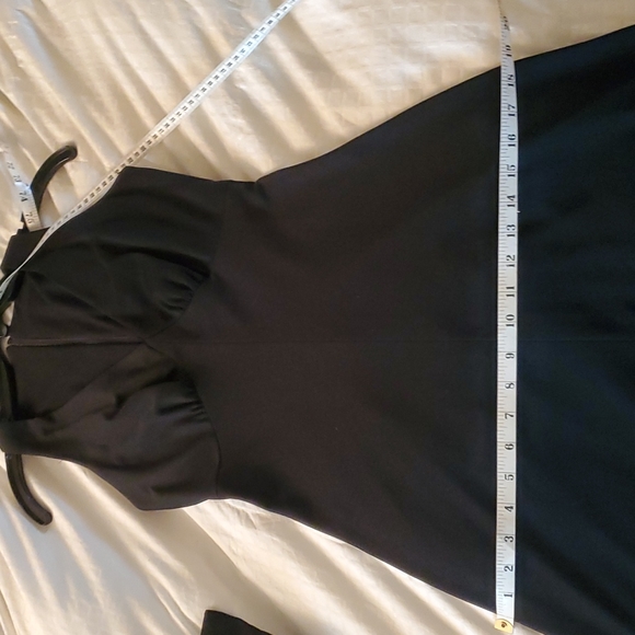 A simple but elegant evening gown. - Picture 13 of 16